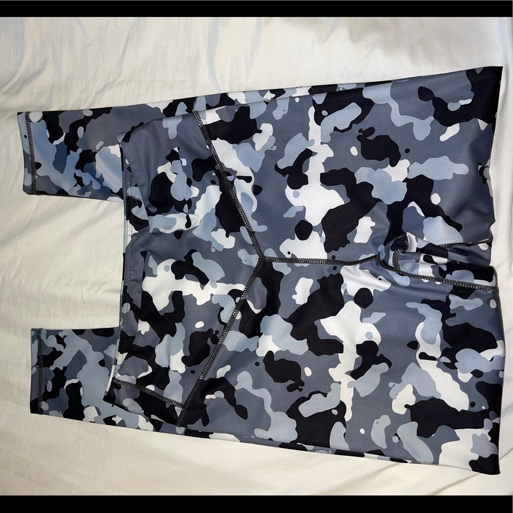 Live Electric Camo Atheltic Leggings, Size Large